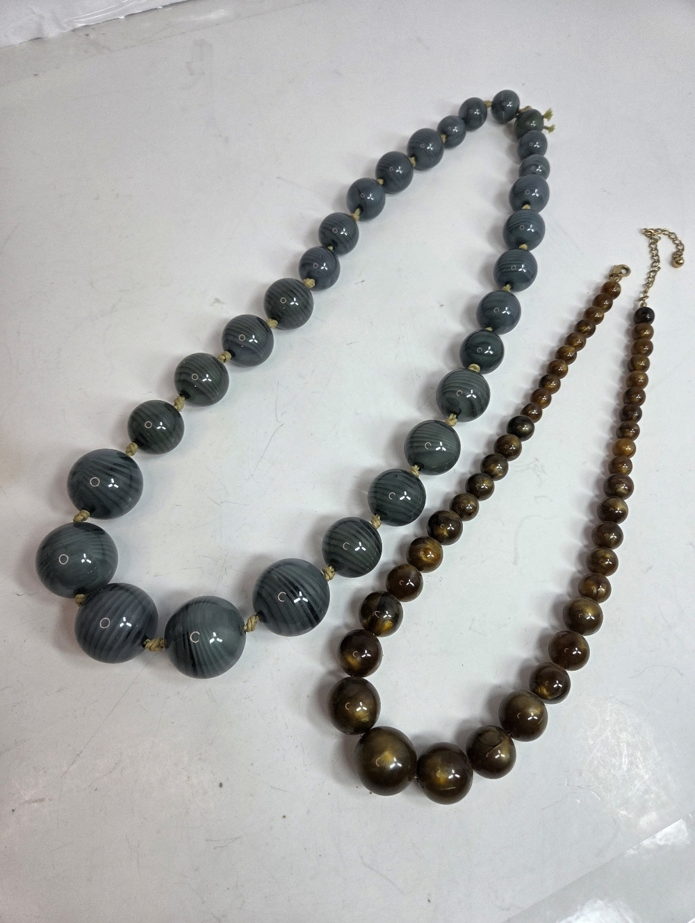 vtg lucite graduated beaded ncklaces green brown swirl marbeled single strands